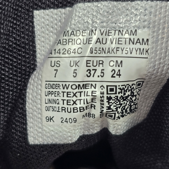 Converse Women's CTAS Hi Top Lift Petite Petals/Black Platform Sneakers, Size 7 - Picture 2 of 12